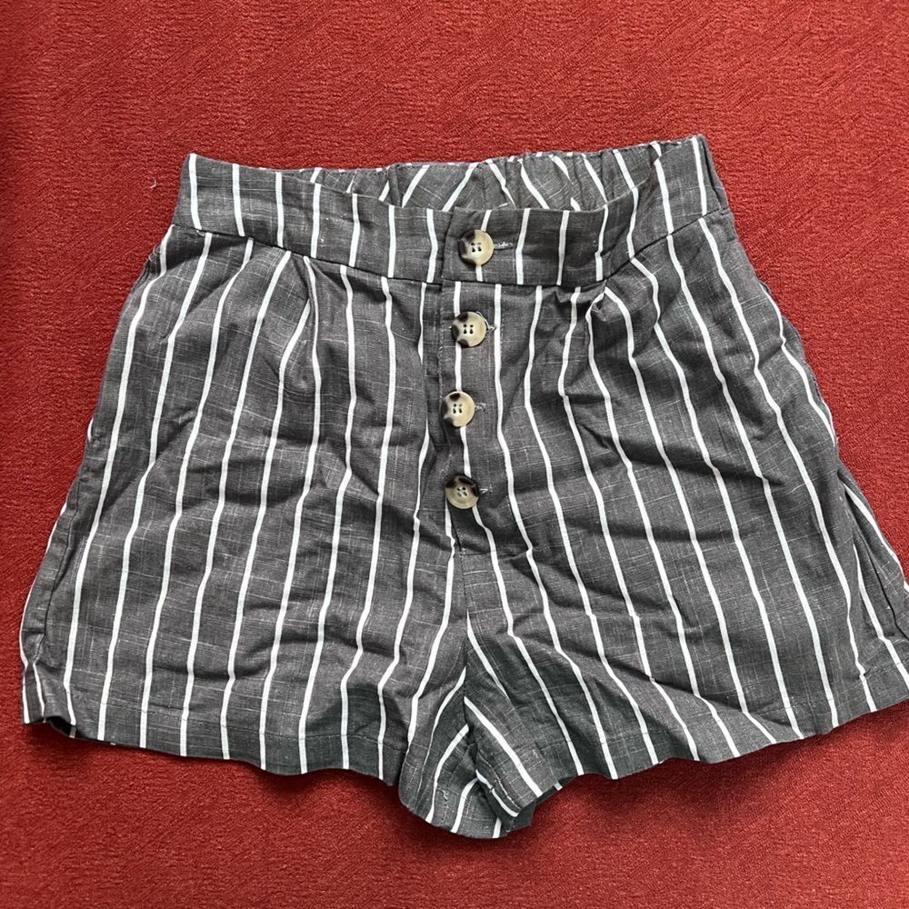 Elodie Shorts Gray White Striped Button Front Pleated Linen Blend size small